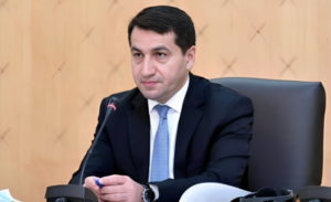 Hikmət Hacıyev: “Ermənistanda bəzi şəxslərin Azərbaycan xalqından üzr istəməsini gözləyirik”